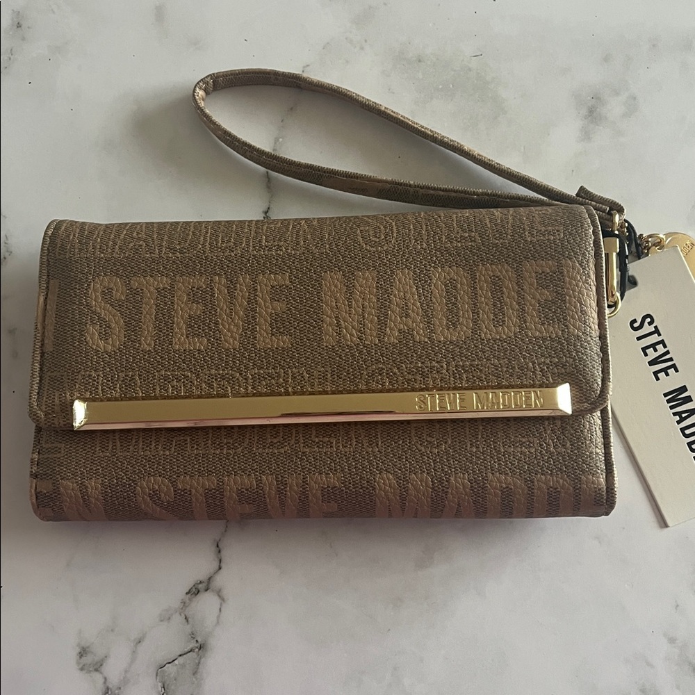 NWT Steve Madden Tan and Gold Logo Wristlet